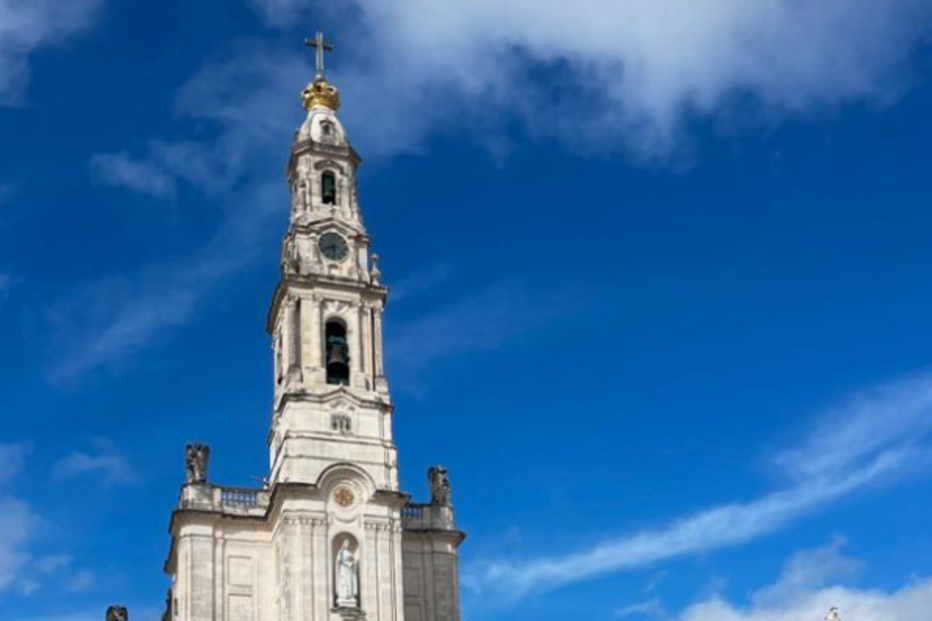 Georgina Rodríguez com os filhos no Santuário de Fátima
