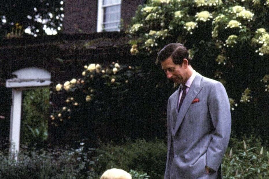 Rei Carlos com o príncipe William na infância 