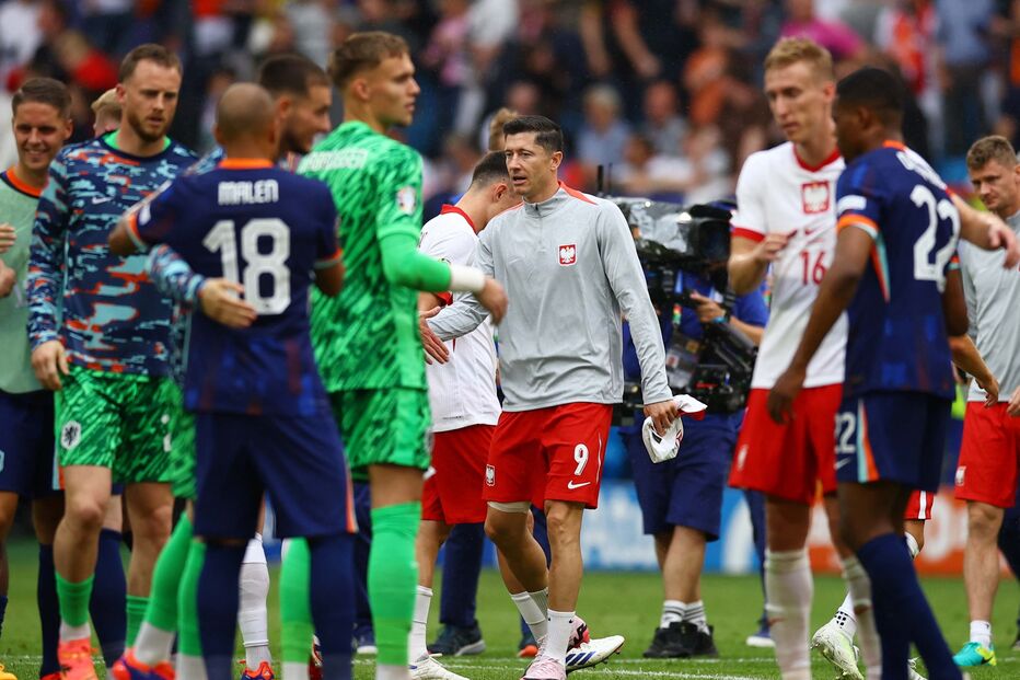 Países Baixos dão a volta à Polónia e entram a vencer no Euro 