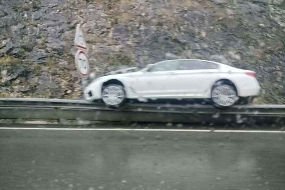 Homem ferido em despiste de carro