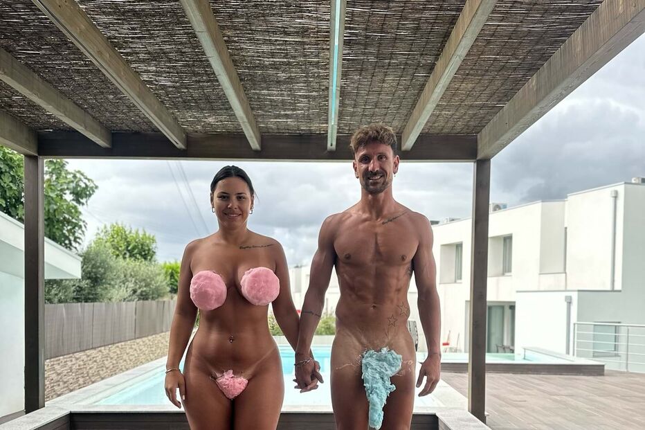 Ukra e a mulher quase nus