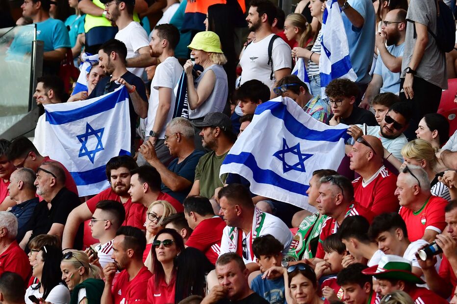 Adeptos de Israel antes de um duelo amigável com a Hungria