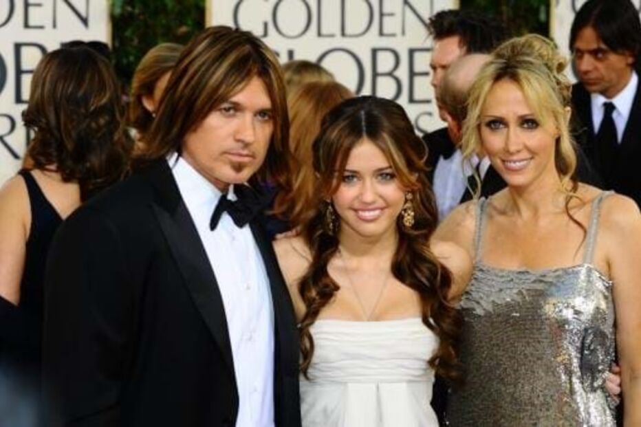 Billy Ray com a filha Miley e a mãe desta, Tish
