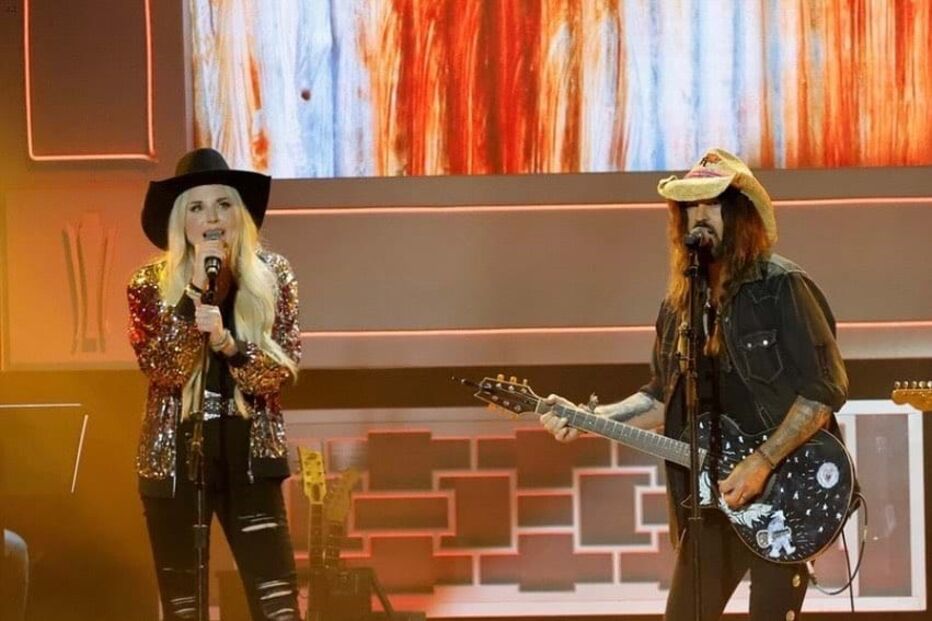 2024-06-19_21_00_34 billyraycyrus_1693089714_3178189336025551811_14515448.jpg