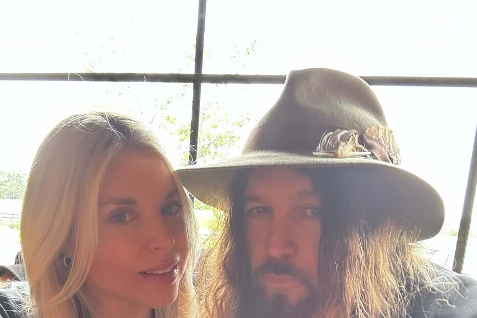 2024-06-19_21_00_37 billyraycyrus_1713549180_3349815779433695636_14515448.jpg