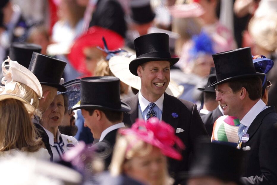 O príncipe William muito sorridente