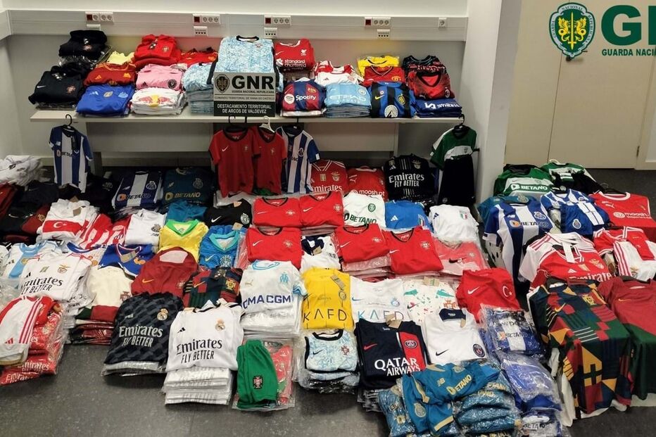 Apreendidas mais de mil camisolas desportivas contrafeitas