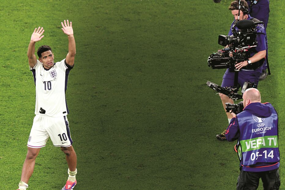 O inglês Jude Bellingham tem 20 anos e, além do talento para o futebol, foi modelo de roupa interior 