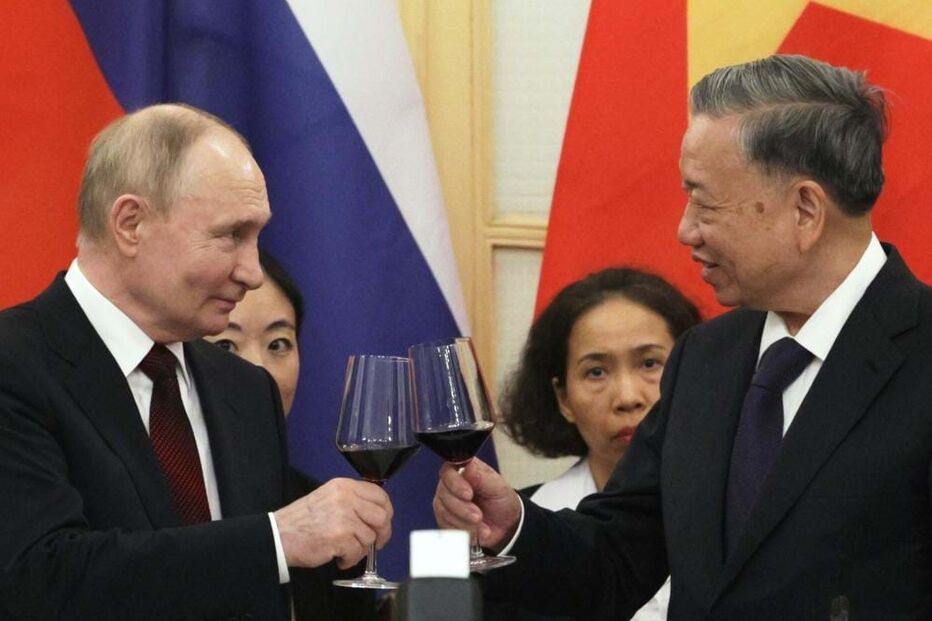 Vladimir Putin reforça relações com visitas à Coreia do Norte e ao Vietname, onde se reuniu com o seu homólogo, To Lam