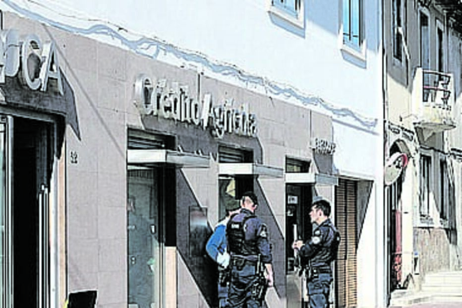 Um dos alvos do ladrão foi uma agência na Mealhada 