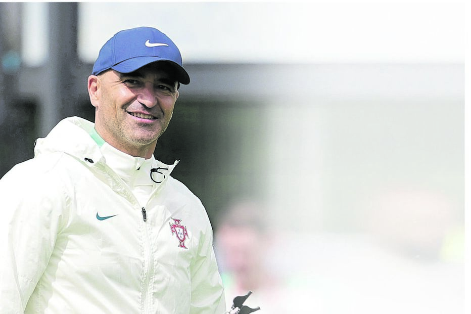 Roberto Martínez defendeu que Pepe pode jogar numa linha com três ou quatro defesas 