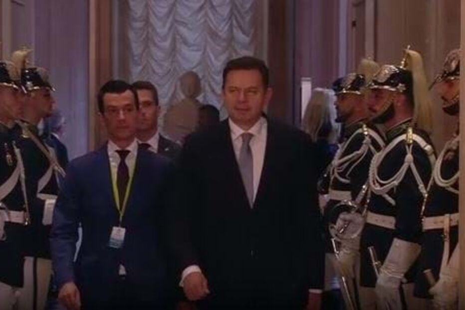 Gabinete de Montenegro custa 250 mil euros por mês 