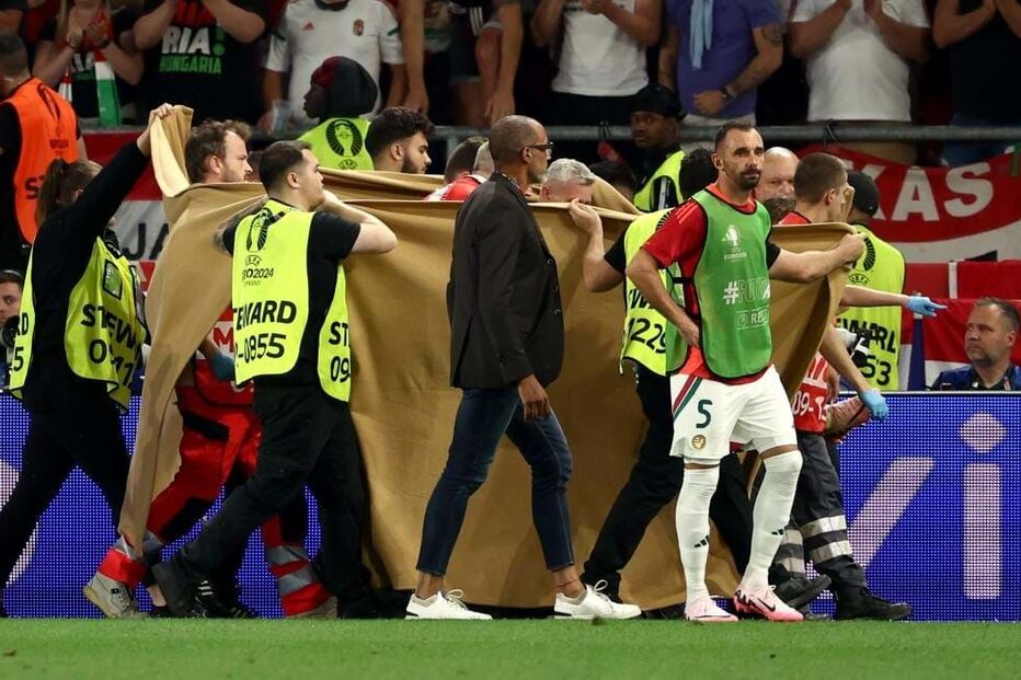 Barnabas Varga cai inanimado no relvado