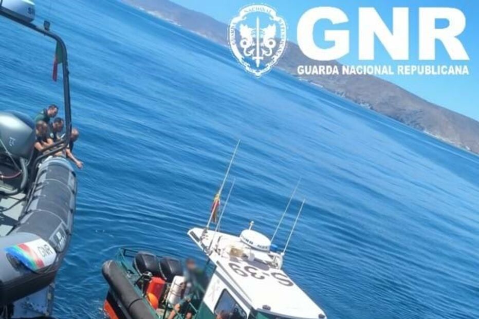 GNR salva 16 migrantes