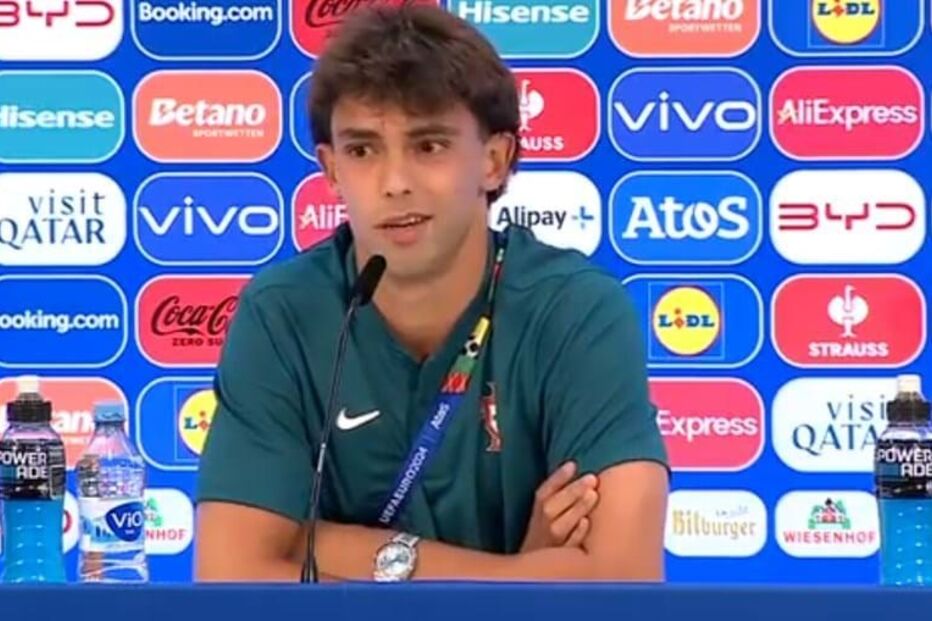 João Félix na conferência de imprensa
