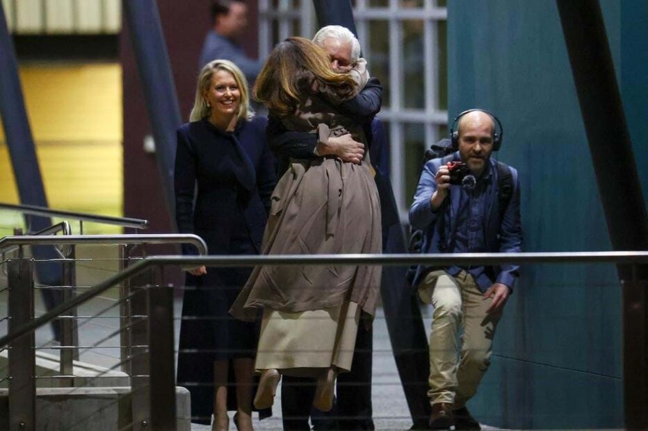 Fundador do Wikileaks regressou à Austrália após ter chegado a acordo com os EUA para a sua libertação. 