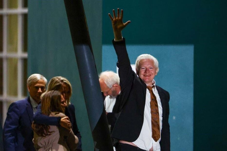 Fundador do Wikileaks regressou à Austrália após ter chegado a acordo com os EUA para a sua libertação. 
