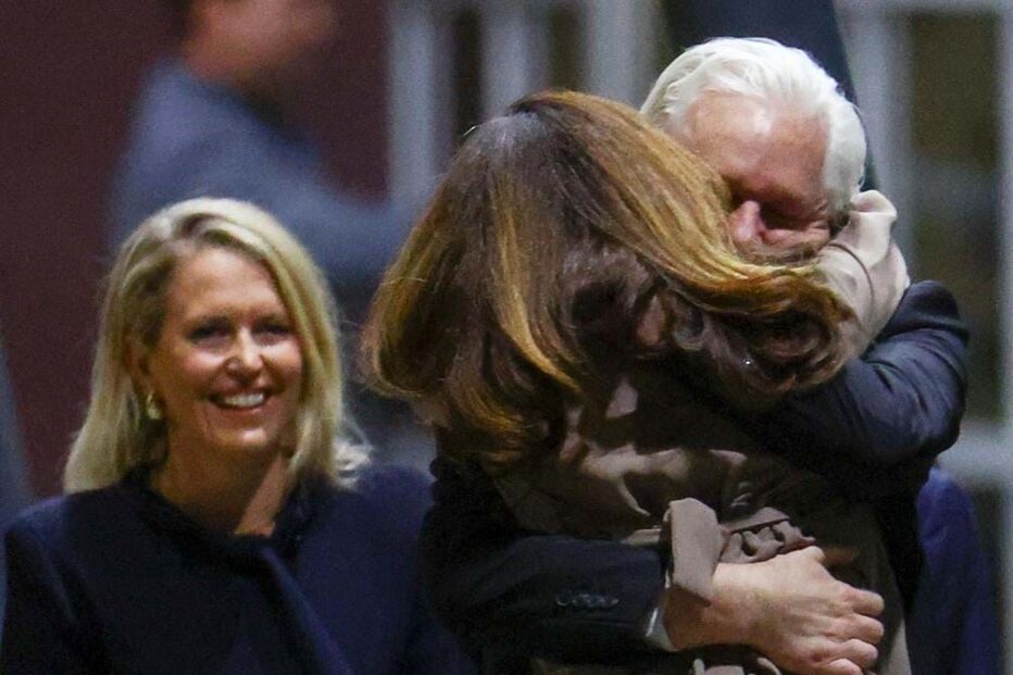 Fundador do Wikileaks regressou à Austrália após ter chegado a acordo com os EUA para a sua libertação. 