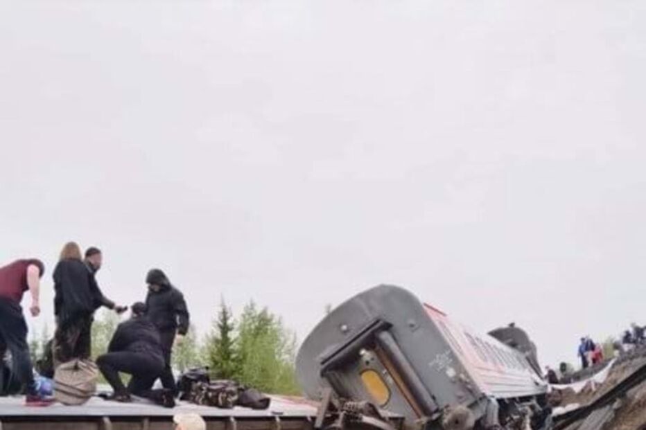 Descarrilamento de comboio na Rússia faz pelo menos três mortos e dezenas de feridos