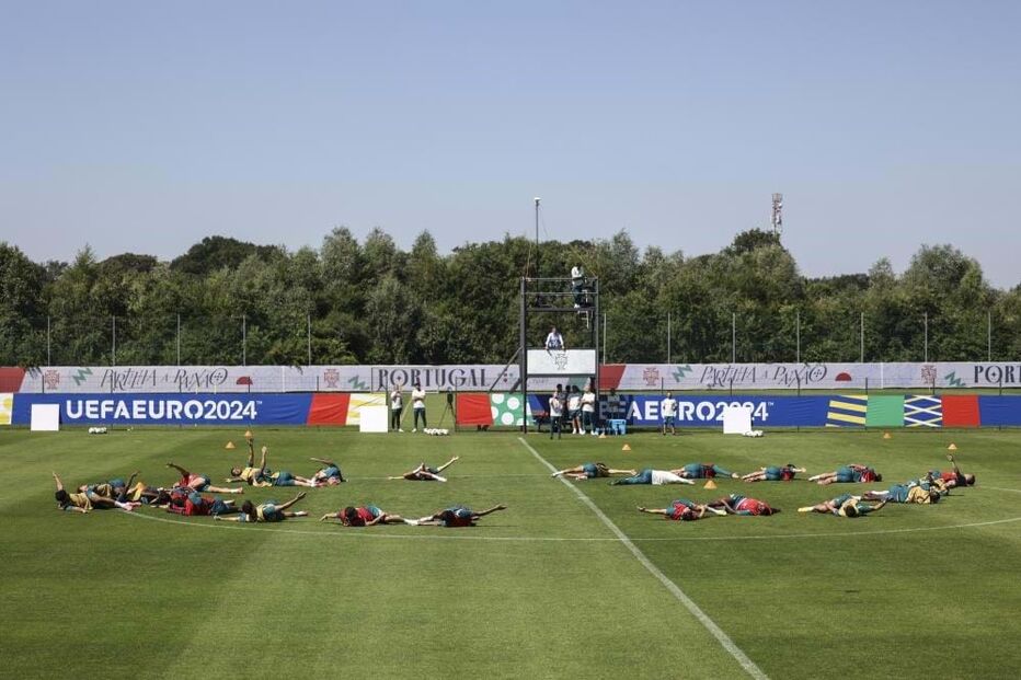 Seleção nacional trabalha diariamente em Marienfeld 