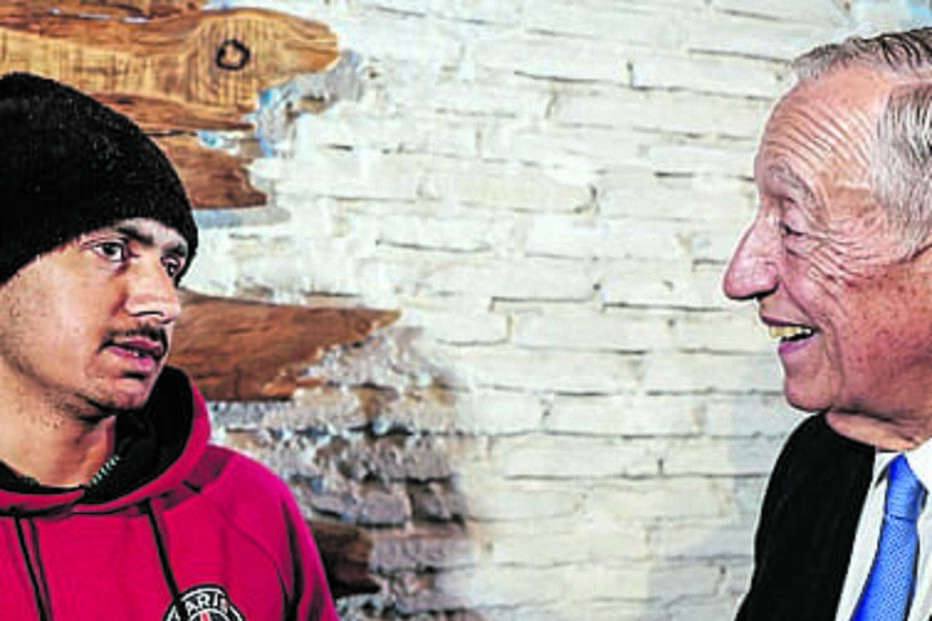 Marcelo Rebelo de Sousa com imigrante agredido em Olhão