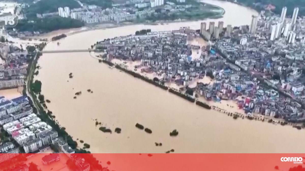 Imagens impressionantes mostram várias cidades do sul da China totalmente inundadas – Vídeos