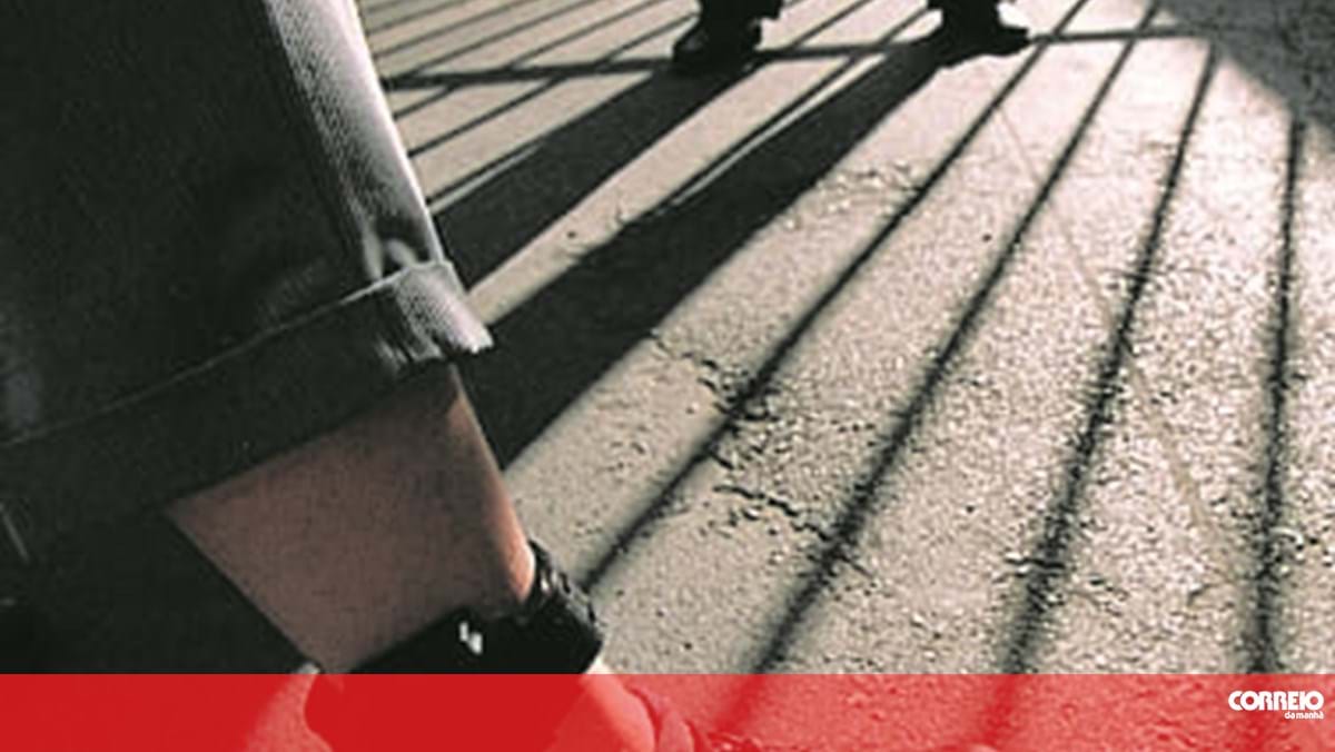 Lançado concurso de 24,3 milhões de euros para pulseiras eletrónicas