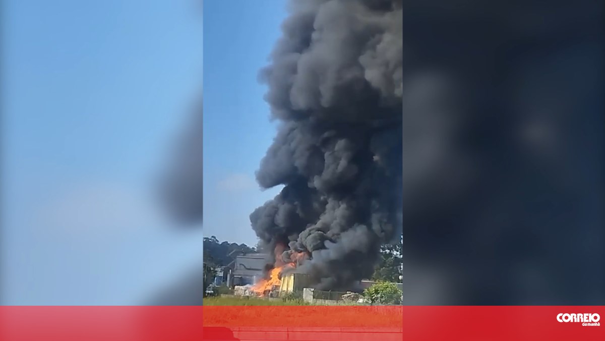 Incêndio deflagra em armazém de plástico na Folgosa – Portugal