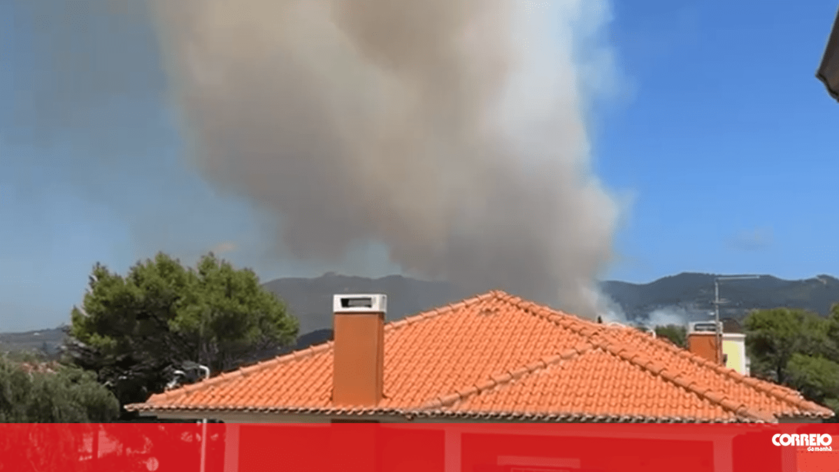 65 operacionais combatem incêndio em Alcabideche. Acionados três meios aéreos