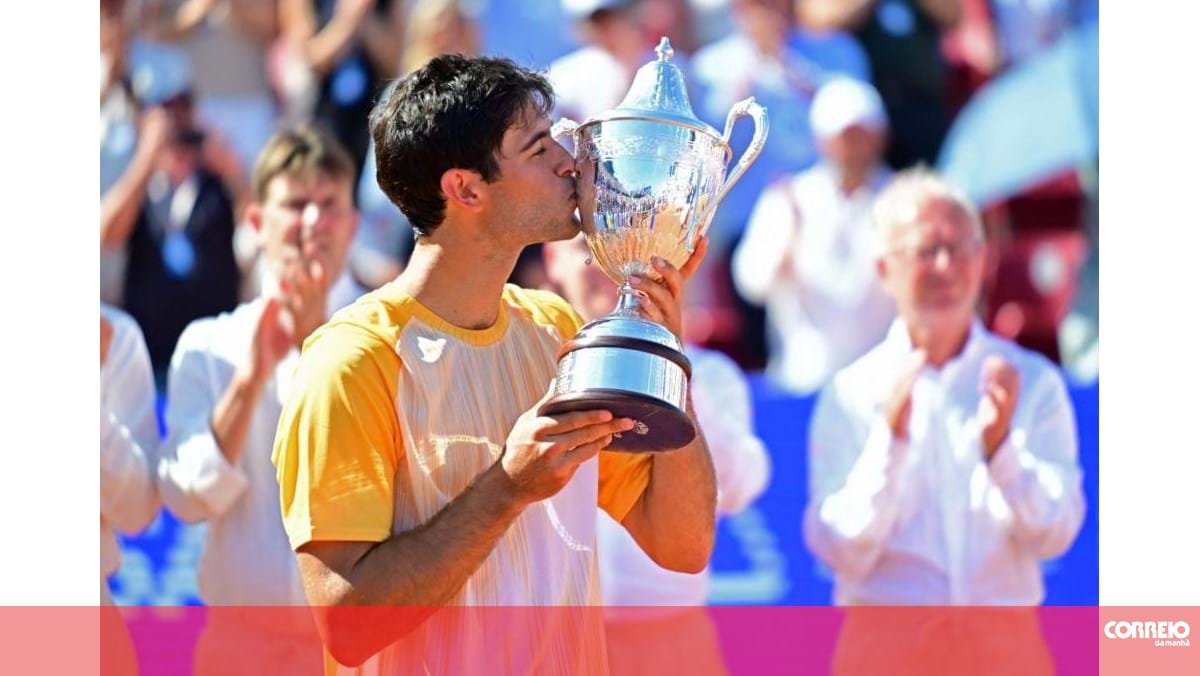 Beijo no troféu, banho de champanhe e emoção à mistura: Tenista Nuno Borges celebra primeiro ATP da carreira