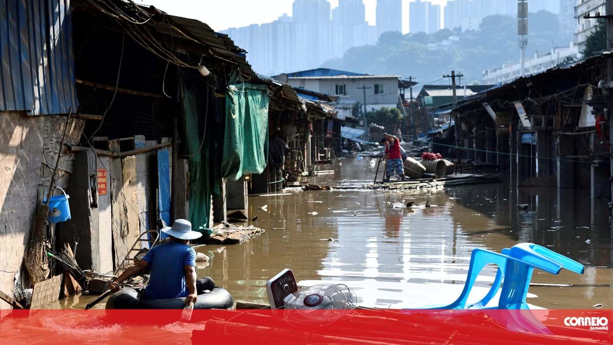 Dezenas de pessoas desaparecidas na China em inundações que já fizeram 25 mortos – Mundo