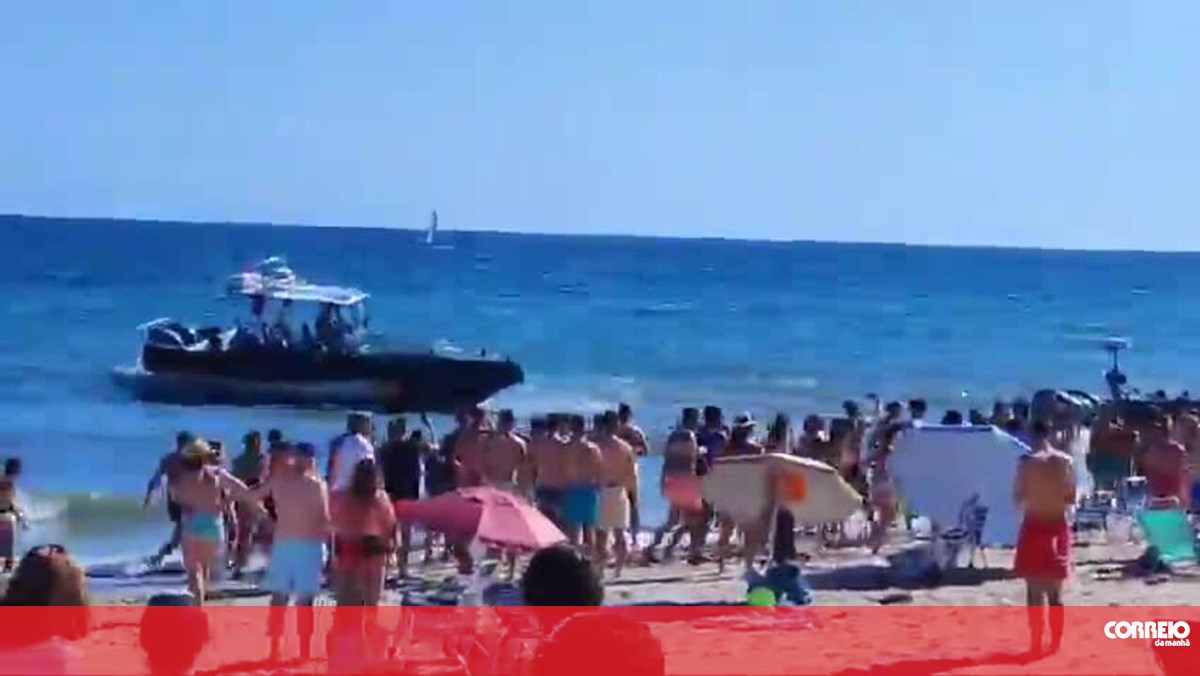 Embarcação com droga encalha em praia espanhola quando fugia da Polícia. Um homem foi detido – Mundo