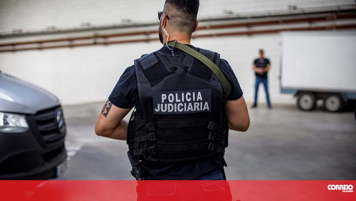 PJ detém 21 funcionários de ‘handling’ no Aeroporto de Lisboa. Bagagens estavam carregadas de cocaína – Portugal