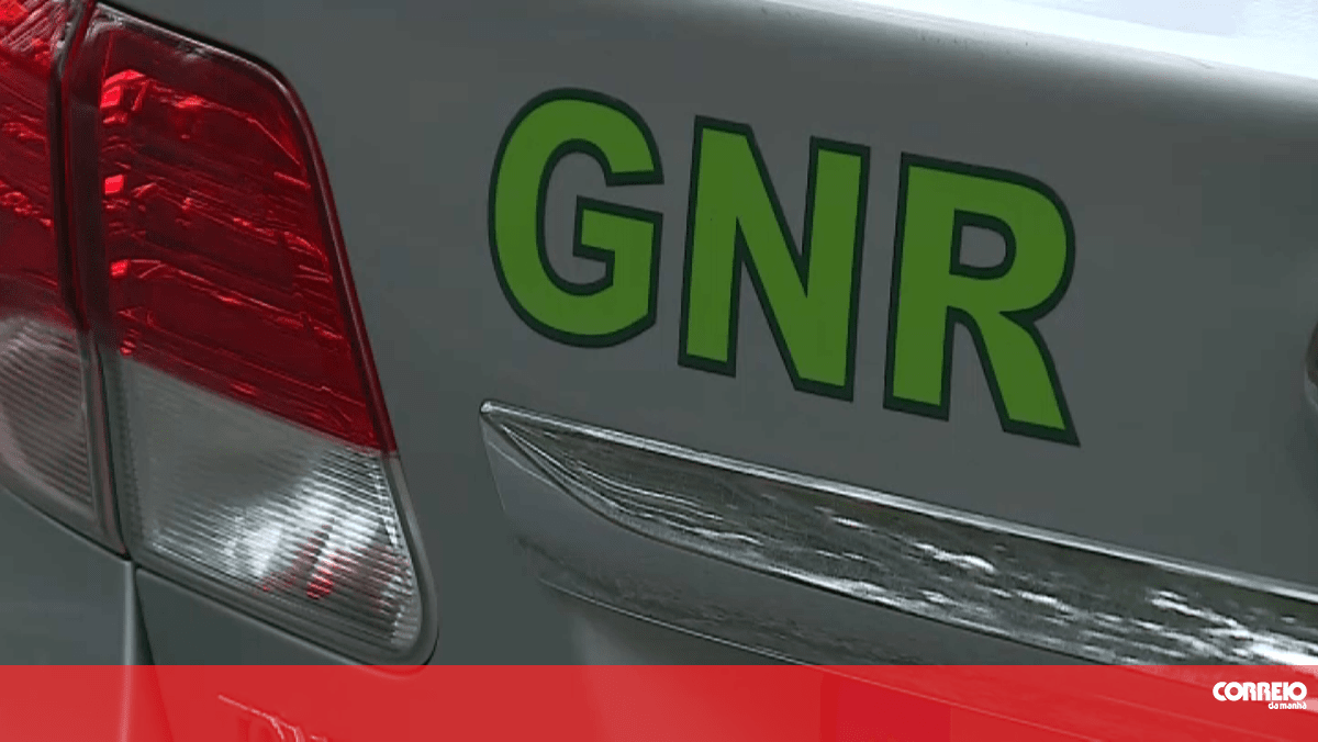 Homem ataca GNR em festa popular de Fernão Ferro