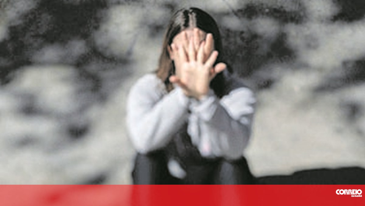 Uma em cada quatro raparigas alvo de violência física ou sexual na relação – Sociedade