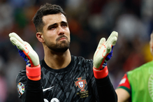 2024-07-01_22_53_27 2024-07-01T214908Z_1236466380_UP1EK711OLU6R_RTRMADP_3_SOCCER-EURO-POR-SVN-REPORT.png