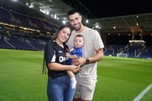 Diogo Costa com a companheira Catarina Machado e o filho Tomás