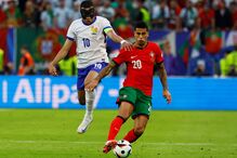 Kylian Mbappé e João Cancelo no Portugal-França do Euro 2024