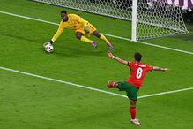 Bruno Fernandes perto do golo, Mike Maignan defende em grande estilo