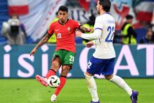 João Cancelo, titular substituído ao minuto 74 - 6