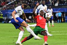 Nuno Mendes, titular - 6