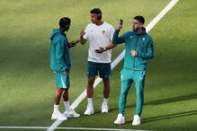 Matheus Nunes, substituiu Vitinha - 1