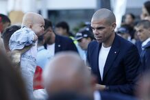 Multidão recebe com festa morna regresso da Seleção Nacional a Lisboa