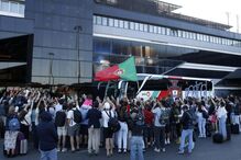 Multidão recebe com festa morna regresso da Seleção Nacional a Lisboa