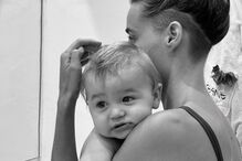 Kelly Bailey e o filho Vicente Blue