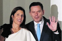 Luís Montenegro e a mulher à entrada da Casa Branca 