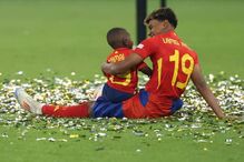 Lamine Yamal com o irmão, Keyne