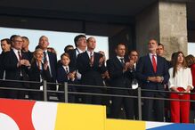 Príncipe William com o filho George e Rei Felipe VI com a Infanta Sofía