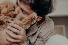 Francisca Cerqueira Gomes e Pierre Gasly apresentam novo membro da família 