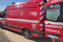 Mais de 100 operacionais e cinco meios aéreos combatem fogo em Odemira